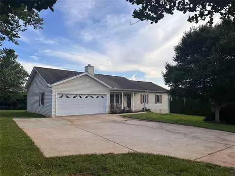 6615 Quincy Dr, Flowery Branch, GA 30542