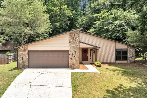 395 Creekside Ct, Roswell, GA 30076
