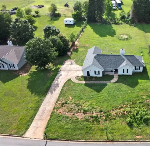 104 Massey Ln, Locust Grove, GA 30248