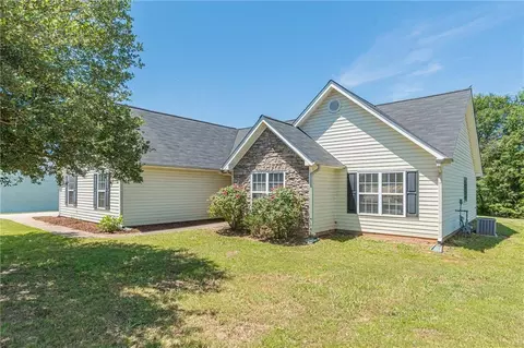10 Mills Lndg, Covington, GA 30016