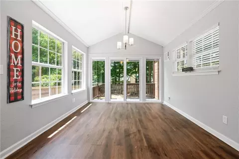 3945 Oak Glenn Dr, Duluth, GA 30096 photo 12