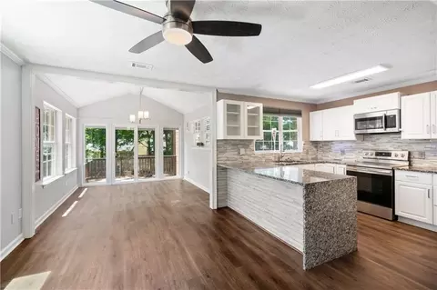 3945 Oak Glenn Dr, Duluth, GA 30096 photo 11