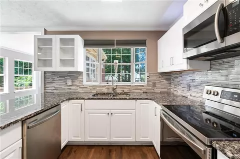 3945 Oak Glenn Dr, Duluth, GA 30096 photo 10