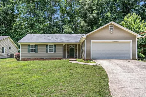 105 Honeysuckle Ln, Stockbridge, GA 30281