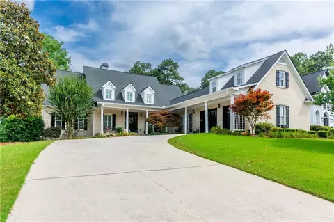 345 Grove Ridge Dr, Loganville, GA 30052