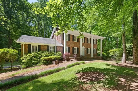 110 Valleybrook Dr, Fairburn, GA 30213