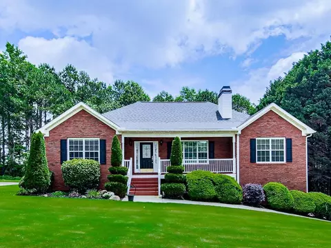 471 Hickory Lake Dr, Acworth, GA 30101