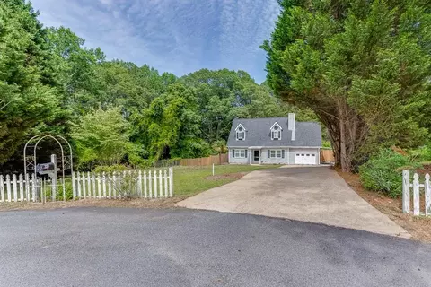 318 Meadow Ln, Auburn, GA 30011