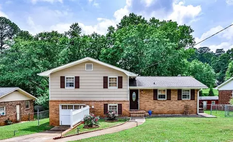 886 Meadow Rock Dr, Stone Mountain, GA 30083