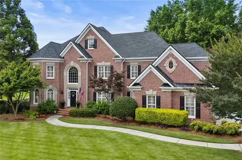 245 Flowers Cove Ln, Lilburn, GA 30047