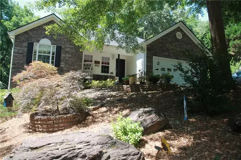 208 Lauren Marie Dr, Braselton, GA 30517