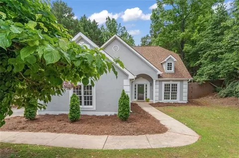 725 Deerwood Dr, Stockbridge, GA 30281