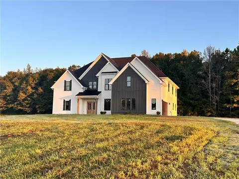 99 Red Oak Ln, Carrollton, GA 30116
