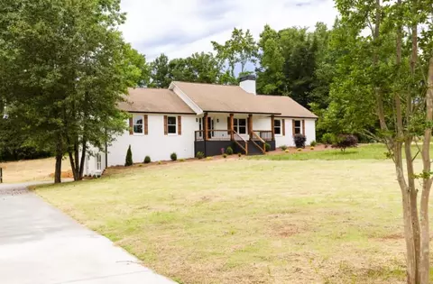 4108 Cottonwood Dr, Braselton, GA 30517