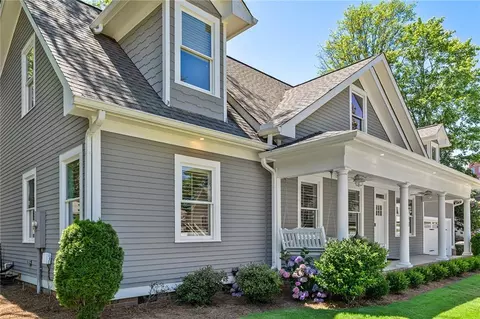 211 Garnett St, Buford, GA 30518
