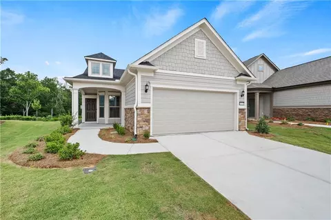 5674 Villa Crest Dr, Hoschton, GA 30548