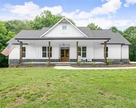 25 Comer St # B, Maysville, GA 30558