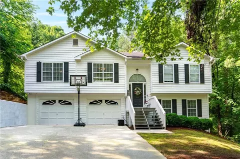 5515 Trophy Ct, Flowery Branch, GA 30542