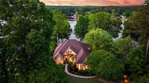 145 Peninsula Cir, Newnan, GA 30263