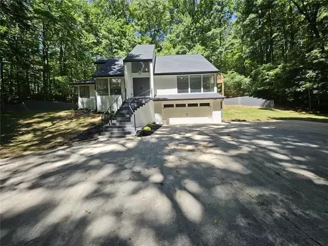 6452 Lake Esther Dr, Fairburn, GA 30213