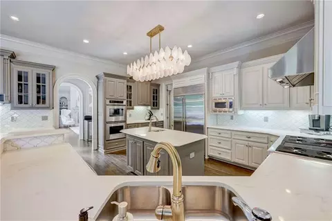 Kitchen - 10650 Montclair Way, Duluth, GA 30097 photo 4 of 7