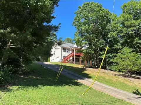152 N Woods Way, Jasper, GA 30143