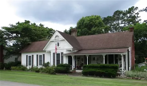 308 S Main St, Adairsville, GA 30103