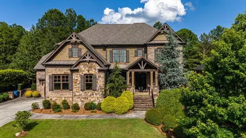 1993 Skybrooke Ln, Hoschton, GA 30548