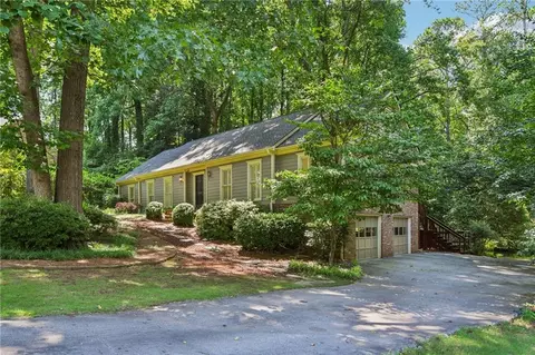 2572 Midvale Forest Dr, Tucker, GA 30084