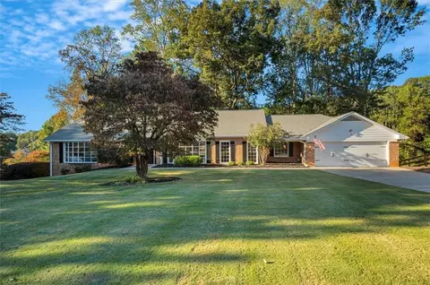 395 Fallen Leaf Ln, Roswell, GA 30075