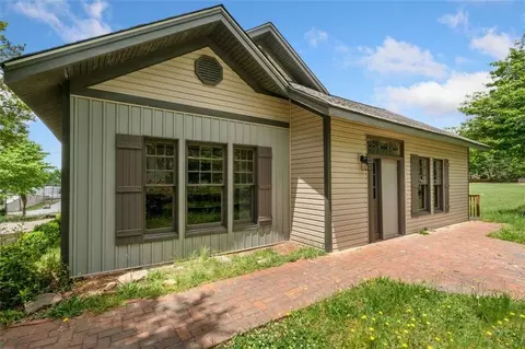 521 Summit St, Cornelia, GA 30531 photo 3