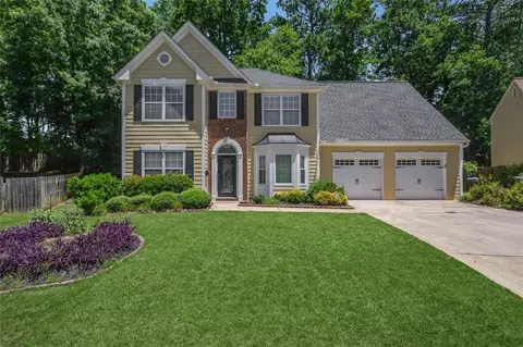1150 Hidden Pond Ln, Roswell, GA 30075