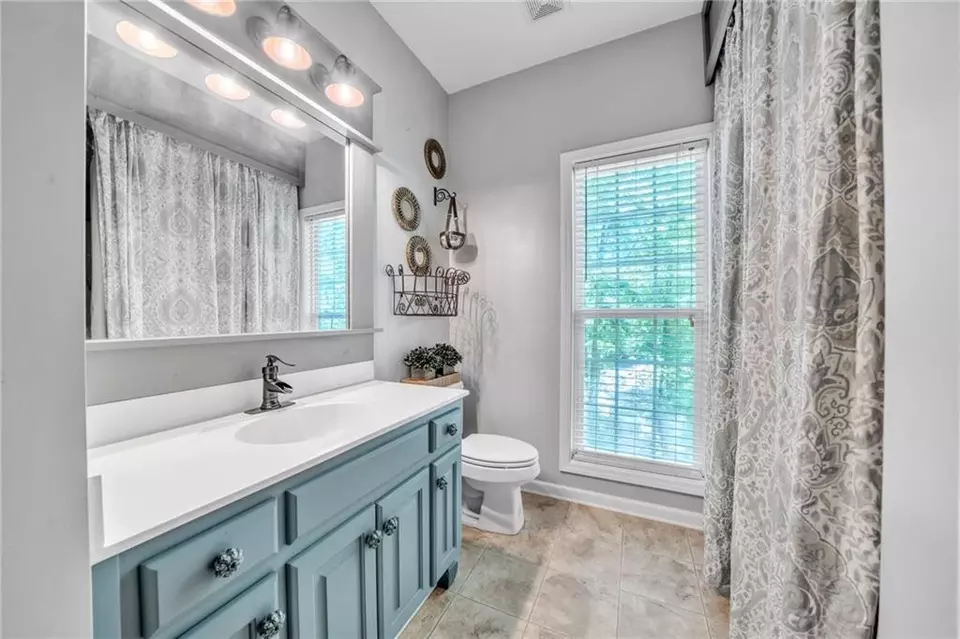 Bath - 117 Banyon Ct, Waleska, GA 30183 photo 4 of 5