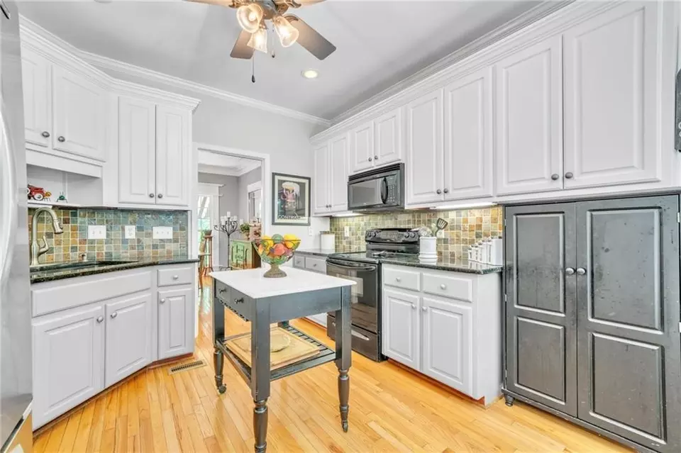 Kitchen - 117 Banyon Ct, Waleska, GA 30183 photo 2 of 3