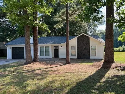 8303 Park Ridge Dr, Riverdale, GA 30274