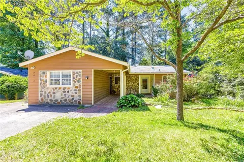 8657 Woodside Ln, Jonesboro, GA 30238