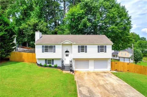 4989 Hunters Cove Dr, Acworth, GA 30101