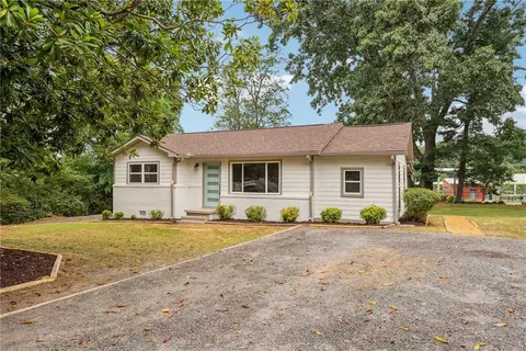 204 Patterson St, Cumming, GA 30040