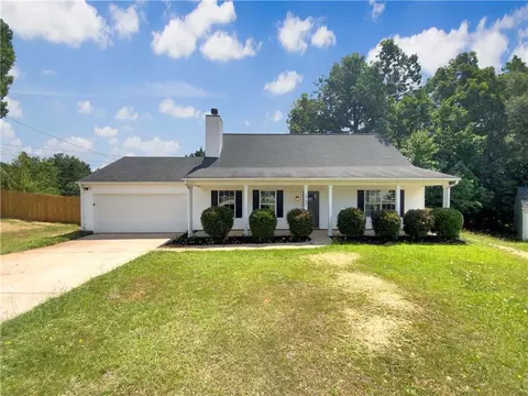 2790 Holly Berry Dr, Ellenwood, GA 30294