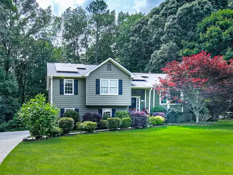 615 Maplelake Dr, Acworth, GA 30101