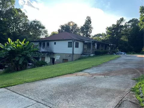 883 E Riverbend Dr SW, Lilburn, GA 30047