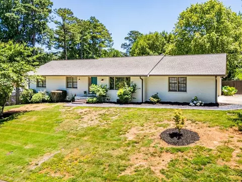 2561 Pine Cove Dr, Tucker, GA 30084