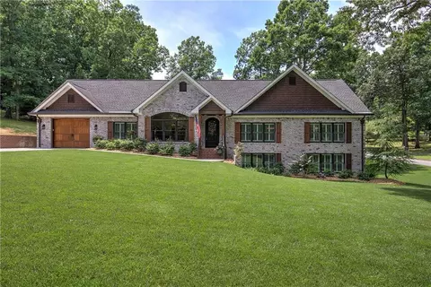 200 Sherwood Dr, Calhoun, GA 30701