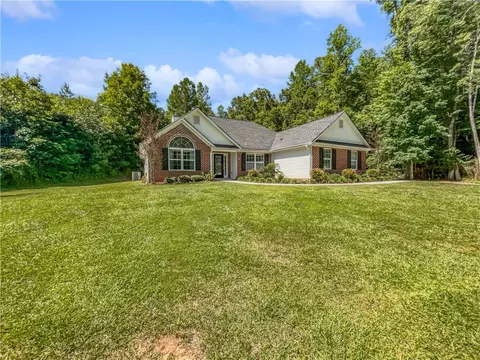 191 Oak Leaf Dr, Carrollton, GA 30116