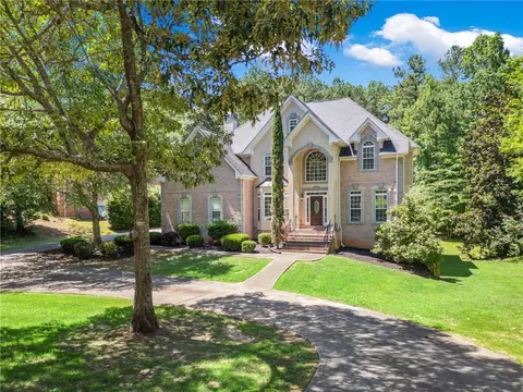 180 Oak Mnr, Fayetteville, GA 30214