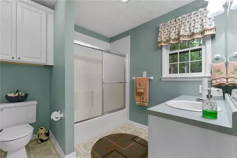 Bath - 728 Kibbee Rd, Mcdonough, GA 30252 photo 5 of 6