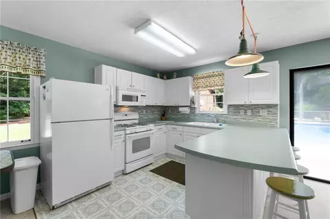 Kitchen - 728 Kibbee Rd, Mcdonough, GA 30252 photo 4 of 5