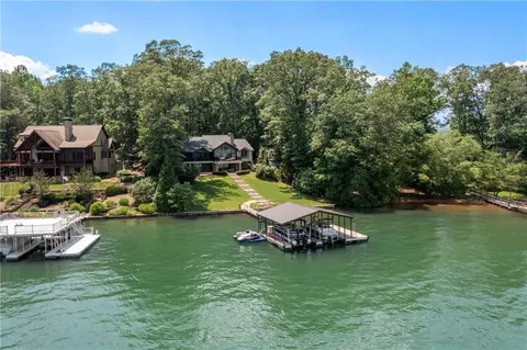 1611 Heathers Cove Rd, Hiawassee, GA 30546
