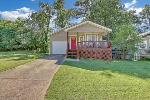 902 4th St, Stone Mountain, GA 30083
