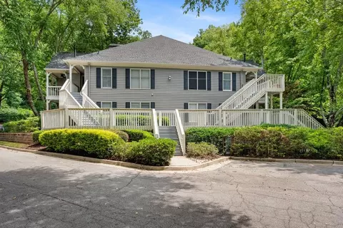 404 Bainbridge Dr, Sandy Springs, GA 30327